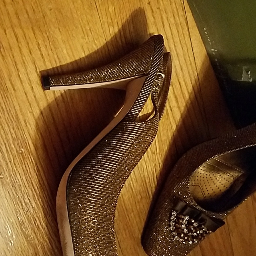 Shoes - Picture 3 of 4